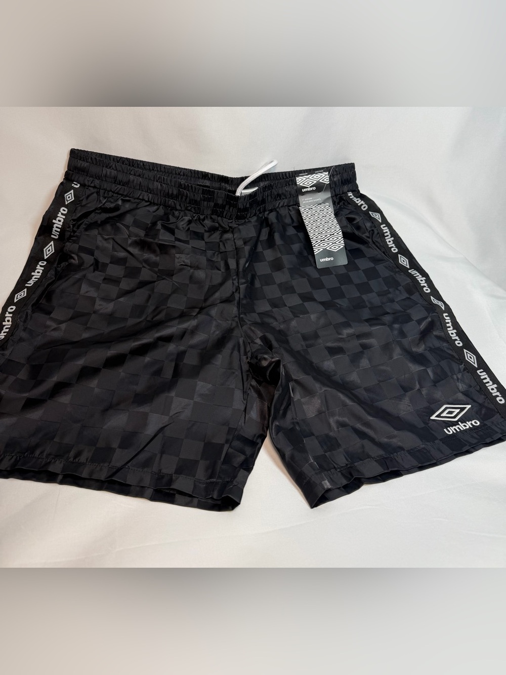 UMBRO MEN’S NYLON SHORT BLACK XL